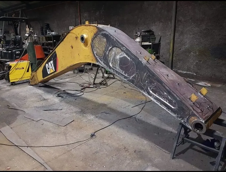 Reparación de boom CAT320
